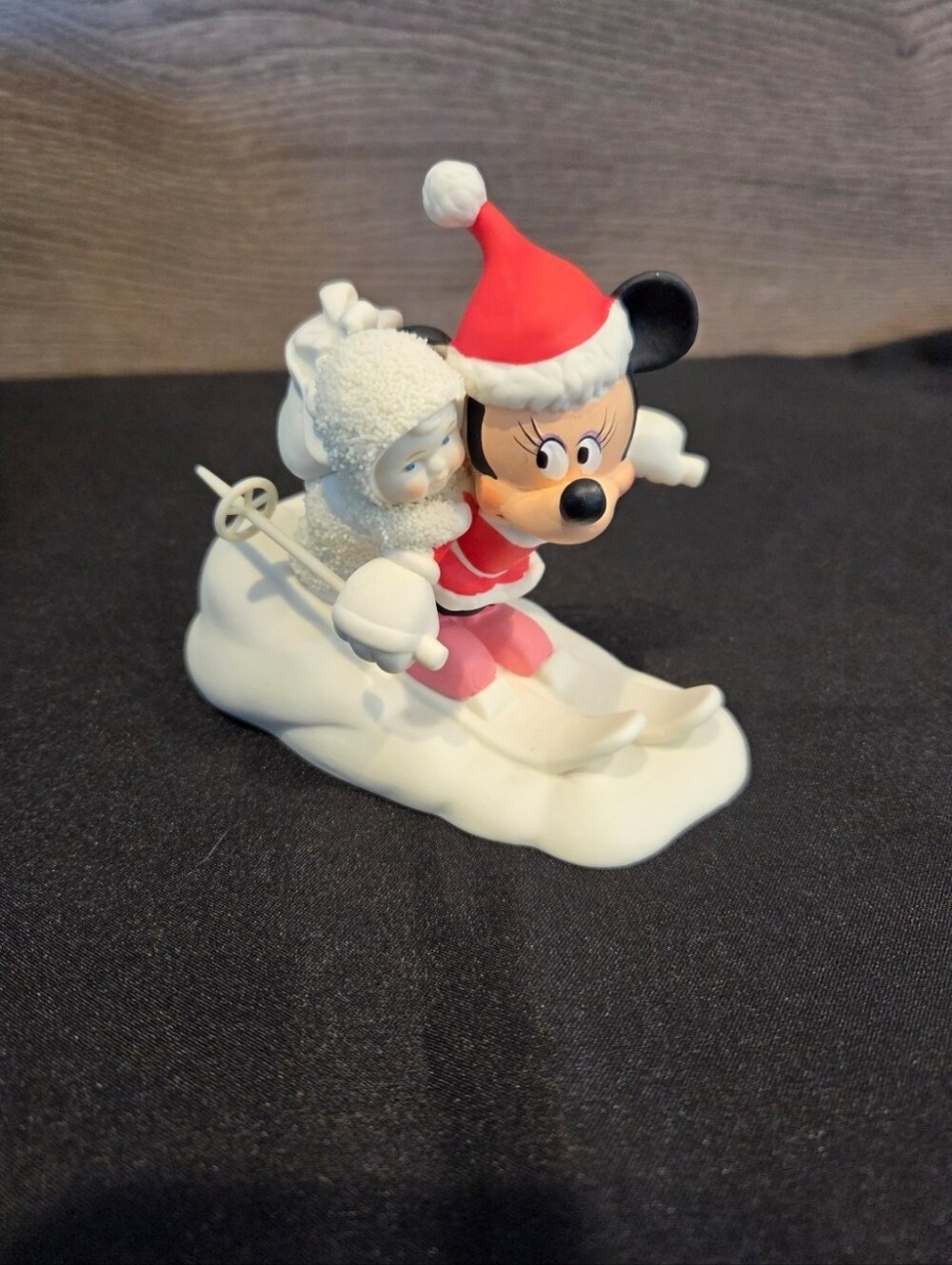 Department 56 Snowbabies  "Minnie's Special Deliveries" Disney Christmas figurin